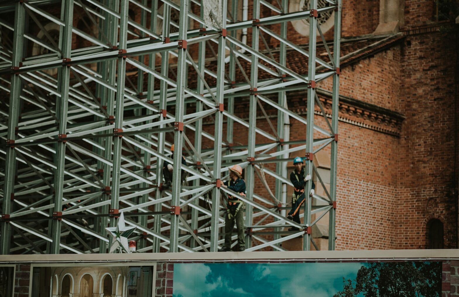 The Ultimate Guide to Scaffolding Hire: How to Choose the Best Provider for Your Wollongong Project